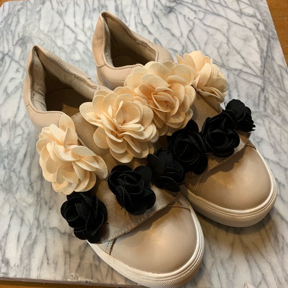 MIA Shoes - MIA Primrose Floral Sneakers Sz 6.5 M   S71